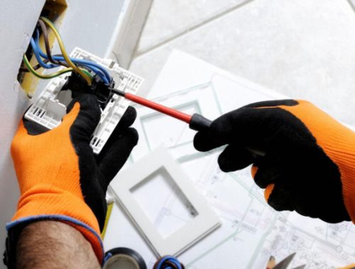 Entreprise d'électricité générale à Béziers | Remplacement des prises et interrupteurs
